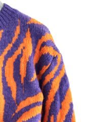 Gebreide Trui met Paars & Oranje Zebrapatroon – Gedurfd en Dynamisch - Afbeelding 2