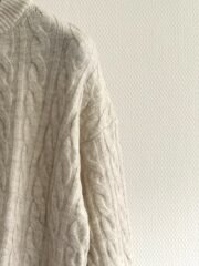 Crèmekleurige Gebreide Trui – Tijdloos en Elegant - Afbeelding 2