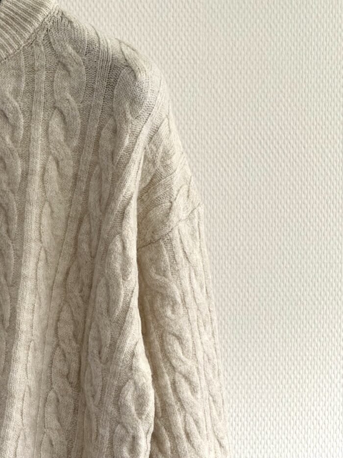 Crèmekleurige Gebreide Trui – Tijdloos en Elegant - Afbeelding 2