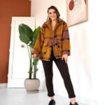 Mosterdkleurige geruite jas