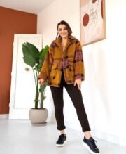 Mosterdkleurige geruite jas