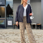 Zwarte gewatteerde jas met knoopsluiting