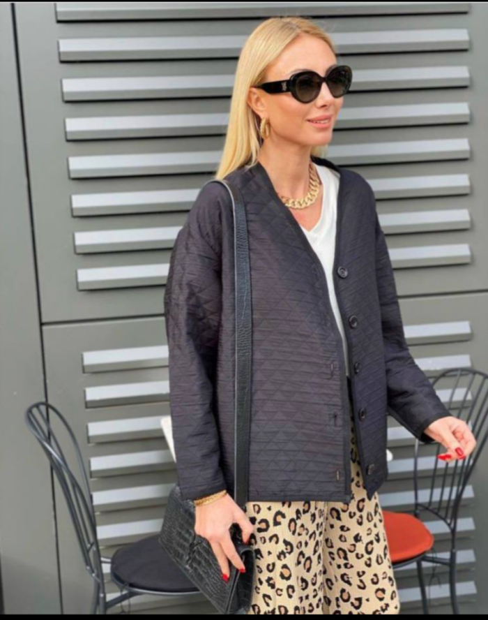 Zwarte gewatteerde jas met knoopsluiting - Afbeelding 2