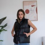 Zwarte Gewatteerde Leren Look Bodywarmer – Stoer en Praktisch