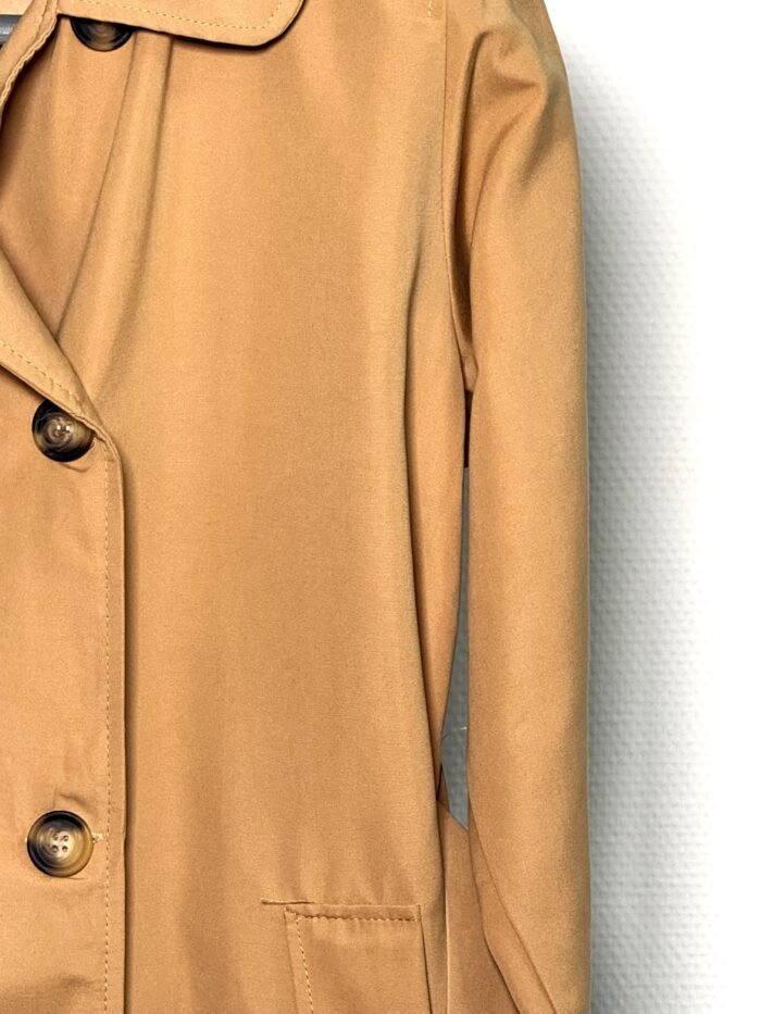 Klassieke Camel Trenchcoat – Tijdloos en Veelzijdig - Afbeelding 3