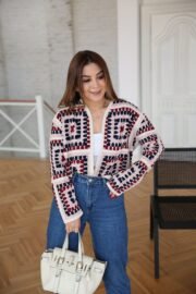 Stijlvolle gehaakte cardigan met kleurrijk patroon