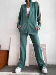 Sportieve Elegantie Gebreid Set – Groen & Beige Details