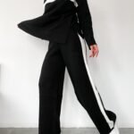 Zwarte gebreide set met coltrui en witte strepen – Comfortabele elegante look