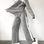 Comfortabele gebreide set met coltrui – Grijs met witte strepen