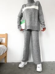 Comfortabele gebreide set met coltrui – Grijs met witte strepen - Afbeelding 2