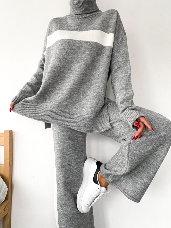 Comfortabele gebreide set met coltrui – Grijs met witte strepen - Afbeelding 3