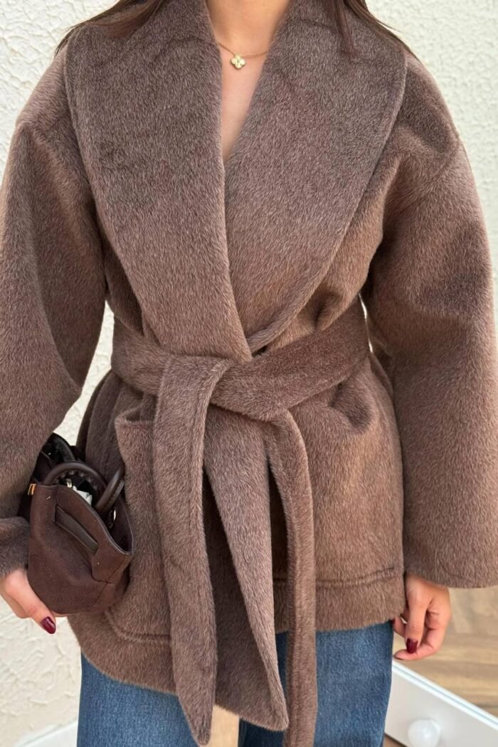 Stijlvolle Bruine Vachtjas met Ceintuur - Afbeelding 3