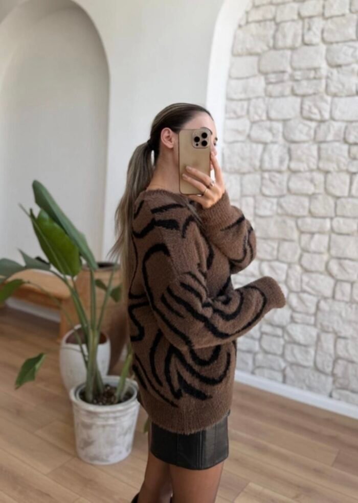 Bruine Gebreide Trui met Abstract Motief - Afbeelding 2