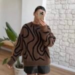 Bruine Gebreide Trui met Abstract Motief