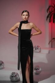 Velvet Black Evening Dress - Afbeelding 5