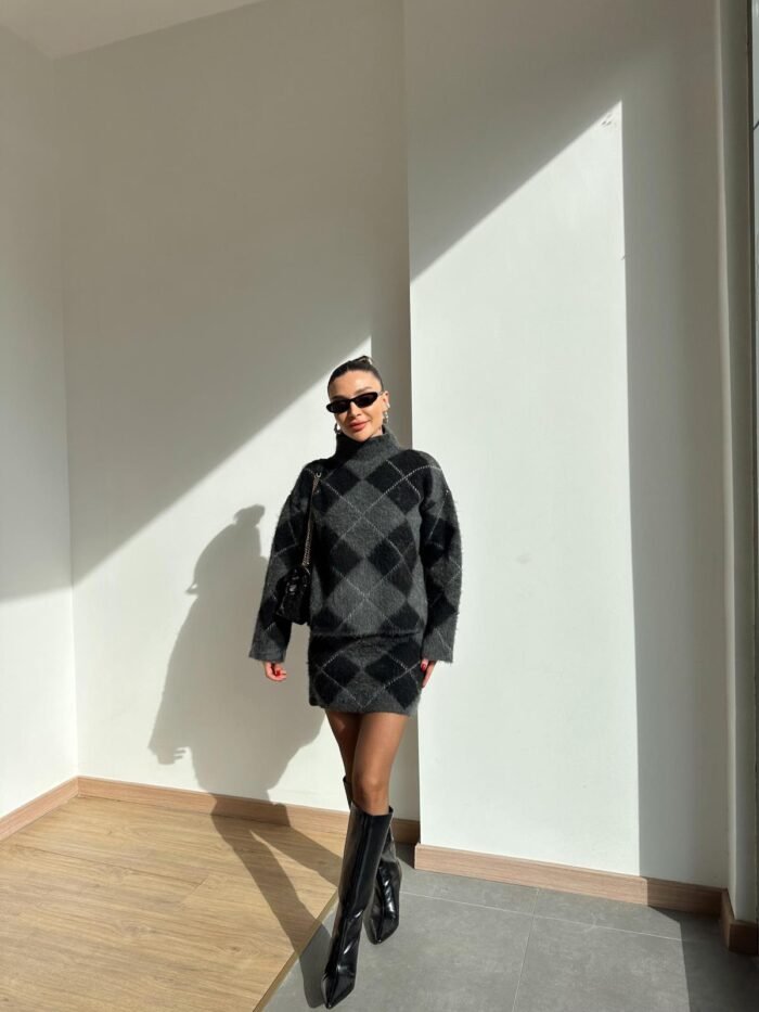 Geruite Gebreide Set Grijs – Warme Trui & Minirok - Afbeelding 5