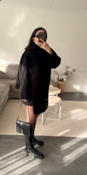 Zwarte jas met sjaal