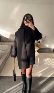 Zwarte jas met sjaal - Afbeelding 4