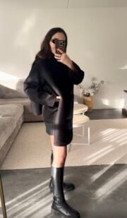 Zwarte jas met sjaal - Afbeelding 2