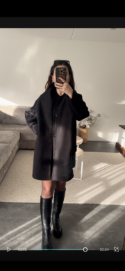 Zwarte jas met sjaal - Afbeelding 5